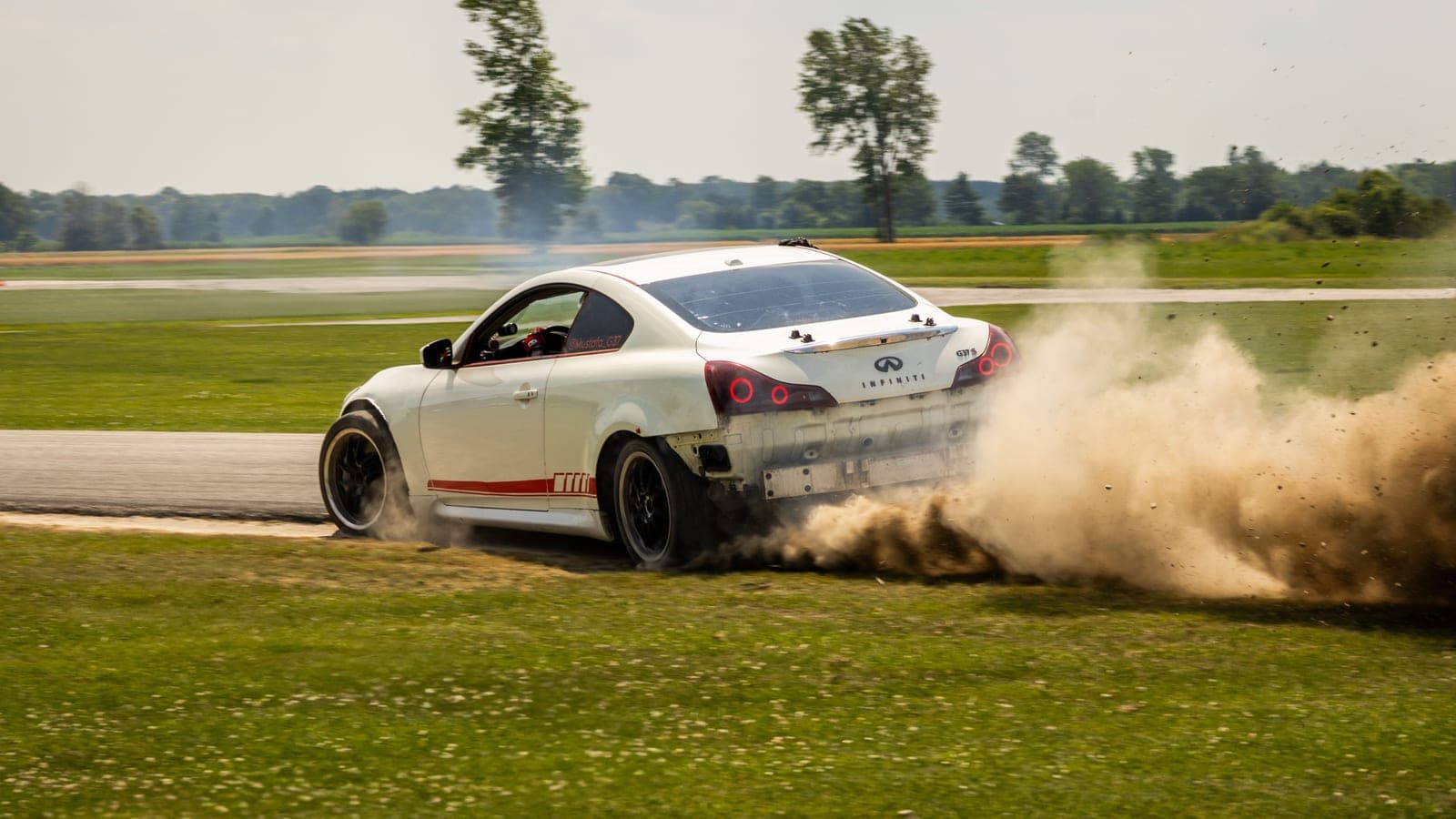 Cover image for Five camera moves that make cars look fast